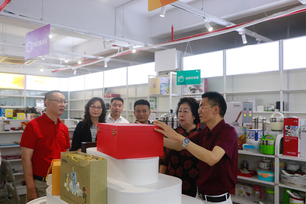 深圳市企業(yè)聯(lián)合會(huì)、深圳市企業(yè)家協(xié)會(huì)黨委書記于劍一行到禮至控股集團(tuán)調(diào)研